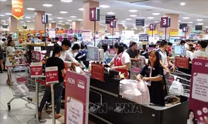 Mùng 3 Tết: Thị trường sôi động, nhiều trung tâm thương mại, siêu thị đã mở cửa
