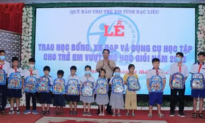 Bạc Liêu: Hỗ trợ trẻ em có hoàn cảnh khó khăn vượt khó học giỏi