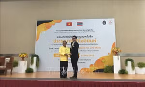 Thái Lan phát hành và trao tặng sách về Chủ tịch Hồ Chí Minh