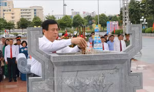Dâng hương tưởng niệm nhân 110 năm ngày sinh Tổng Bí thư Nguyễn Văn Cừ