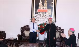 Lãnh đạo các địa phương chúc mừng chức sắc, đồng bào Công giáo mùa Giáng sinh 2024
