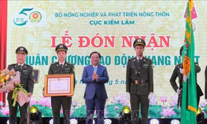 Cục Kiểm lâm đón nhận Huân chương Lao động hạng Nhất