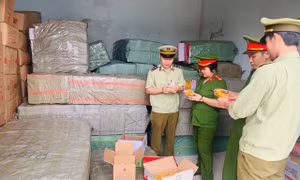 Bắt giữ gần 5 tấn bánh kẹo, đồ chơi trẻ em không rõ nguồn gốc ở Thanh Hoá