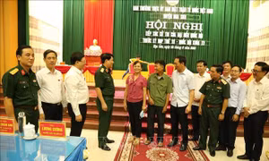 Đại tướng Lương Cường tiếp xúc cử tri tại Thanh Hóa