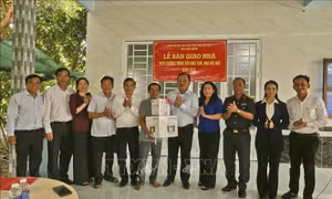 Trao tặng nhiều ngôi nhà mới cho người khó khăn tại Đắk Nông, Hậu Giang 