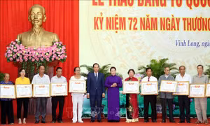 Chủ tịch Quốc hội dự Lễ trao Bằng Tổ quốc ghi công tại tỉnh Vĩnh Long