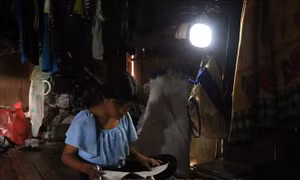 Đồng bào Ca Dong vùng cao Quảng Ngãi mong ánh sáng điện lưới quốc gia