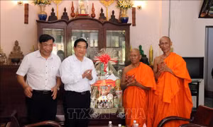 Thăm và chúc Tết cổ truyền đồng bào Khmer tại Trà Vinh