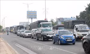 Phối hợp điều tiết, giải tỏa ùn tắc qua cầu Rạch Miễu 