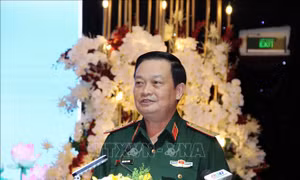 Kéo dài thời gian giữ chức Chính ủy Quân khu 7 đối với Phó Đô đốc Trần Hoài Trung