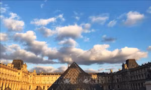 Bảo tàng Louvre mở cửa trở lại Phòng trưng bày Apollo sau vụ trộm chấn động