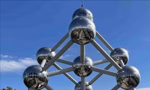 Tượng đài Atomium ở thủ đô Brussels (Bỉ) 'đón sinh nhật' lần thứ 65