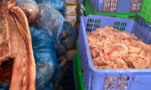 Phát hiện xe ô tô vận chuyển 3 tạ bì lợn đã ôi thiu