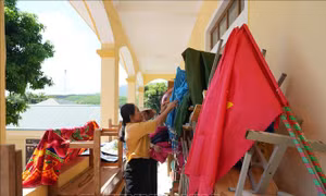 Năm học mới 2025-2026: Trường học vùng lũ nỗ lực dọn dẹp đón lễ khai giảng