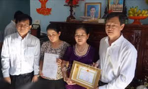 Truy tặng kỷ niệm chương cho người hiến tạng cứu sống 4 người