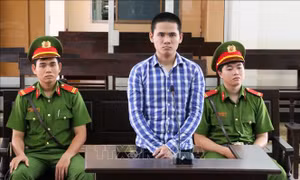 Hiếp dâm 2 bé gái, 'yêu râu xanh' lĩnh án 18 năm tù