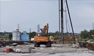 Khởi công di dời đường dây 220kV phục vụ cao tốc Châu Đốc - Cần Thơ - Sóc Trăng