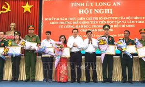 Long An khen thưởng điển hình tiên tiến trong học tập và làm theo Bác