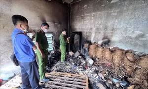 Biểu dương thành tích phá nhanh vụ đốt nhà làm 2 mẹ con tử vong