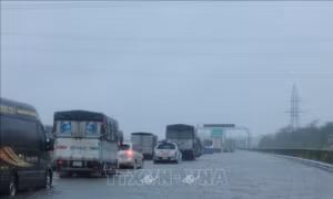 Cao tốc Pháp Vân - Cầu Giẽ đoạn Km191-Km192m ngập sâu, phương tiện hạn chế đi qua