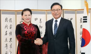 Chủ tịch Quốc hội tiếp Tổng Lãnh sự danh dự Việt Nam tại Busan– Gyeongnam, Hàn Quốc