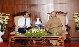 Bí thư Thành ủy TP Hồ Chí Minh chúc mừng Đức Pháp chủ Giáo hội Phật giáo Việt Nam