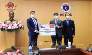 Tiếp nhận 250.800 liều vaccine phòng COVID-19 do CH Séc trao tặng