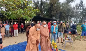 Hỗ trợ gia đình có người thiệt mạng, mất tích do lật thuyền tại Cửa Đại, Quảng Nam