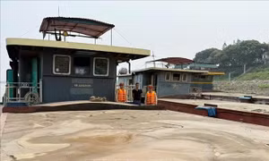 Liên tiếp xử lý các phương tiện thủy vận chuyển cát không có hóa đơn trên sông Hồng