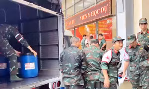 Lực lượng Quân y hỗ trợ nhân dân phòng, chống dịch bệnh sau lũ lụt