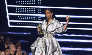 Sở hữu khối tài sản 600 triệu USD, Rihanna là nữ ca sĩ giàu nhất hành tinh