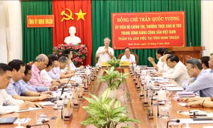 Đồng chí Trần Quốc Vượng thăm, làm việc tại Ninh Thuận