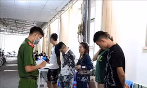 Bắt tạm giam 7 đối tượng sử dụng chất ma túy trong nhà nghỉ