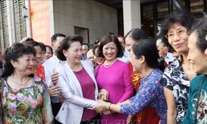 Chủ tịch Quốc hội Nguyễn Thị Kim Ngân gặp mặt cán bộ hưu trí và nhân dân ở quận Ba Đình, Hà Nội