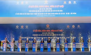 Phó Thủ tướng Bùi Thanh Sơn thực hiện nghi thức khởi công dự án liên quan đường sắt Lào Cai - Hà Nội - Hải Phòng