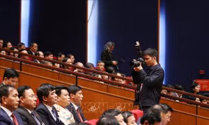 Hàng trăm phóng viên tác nghiệp tại phiên khai mạc Đại hội XIII của Đảng