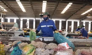 Phân loại rác: Người dân chưa quen, chính quyền chưa quyết liệt