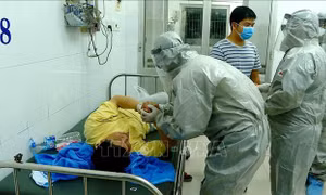 Bảo đảm tuyệt đối sức khỏe và tính mạng nhân dân - Bài 1: Phản ứng nhanh, điều trị hiệu quả
