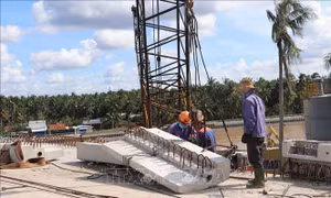 Hợp long cầu Chợ Gạo trên trục đường dọc sông Tiền