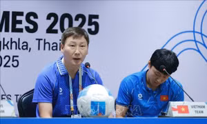 HLV Kim Sang Sik mong sự công tâm của trọng tài trong trận chung kết với U22 Thái Lan