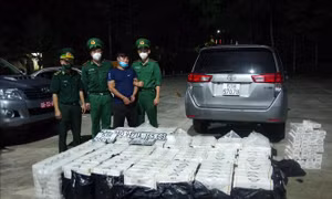 Bắt đối tượng vận chuyển số lượng lớn thuốc lá điếu không rõ nguồn gốc