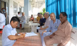 Đồng loạt ra quân khám sức khỏe miễn phí cho người dân Cà Mau
