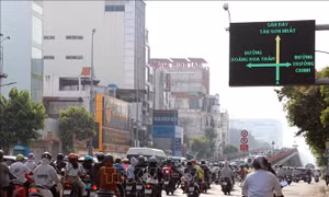 Linh hoạt điều chỉnh giao thông trục đường chính vào sân bay Tân Sơn Nhất