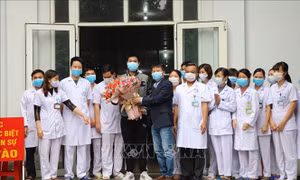 Những 'chiến sĩ' áo trắng sẵn sàng 'ứng chiến' nơi tuyến đầu