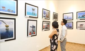 Ra mắt sách, trưng bày 100 bức ảnh mới nhất về Trường Sa 