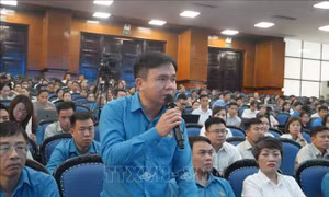 Lãnh đạo tỉnh Thanh Hóa gặp gỡ, đối thoại với công nhân lao động