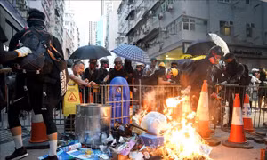 Biểu tình bạo lực tiếp diễn tại Hong Kong