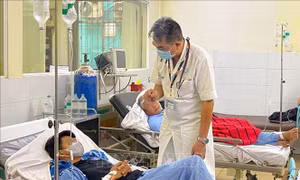 Vụ ngộ độc rượu ở Bình Phước: Cả ba nạn nhân bắt đầu hồi phục​