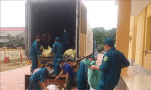 Hỗ trợ hàng trăm tấn hàng hóa cho các tỉnh, thành phía Nam