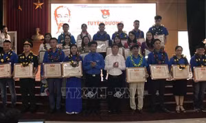 Tuyên dương đảng viên trẻ tiêu biểu và thanh niên tiên tiến làm theo Bác
